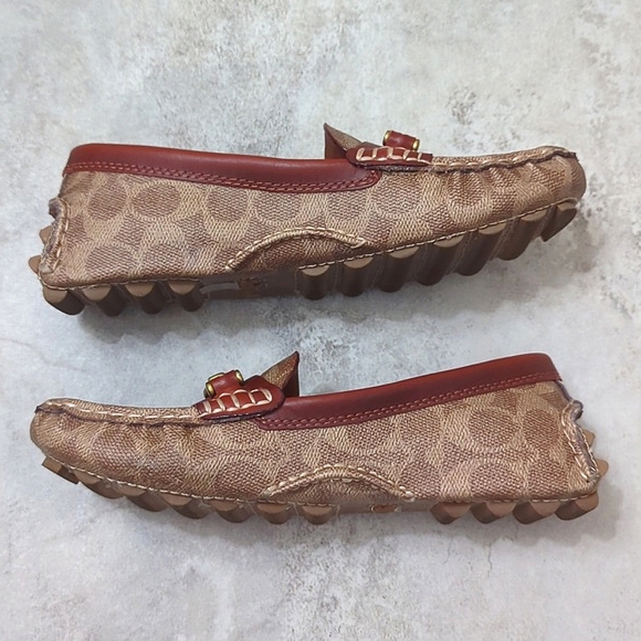 LIKE NEW Coach Women’s Crosby Turnlock Driver Signature Canvas Loafer - Picture 5 of 9
